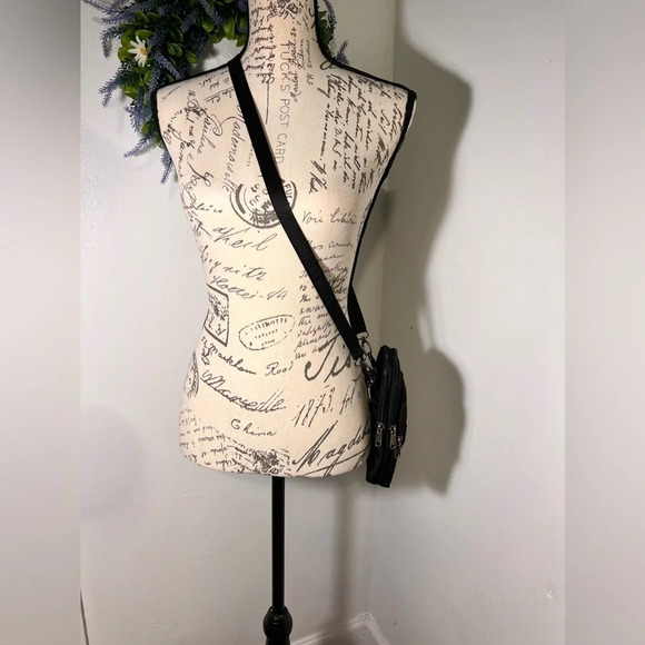 SBS, adjustable, Crossbody, 3 zip compartment, one pouch, belt loop and back 5x8 - Picture 8 of 10